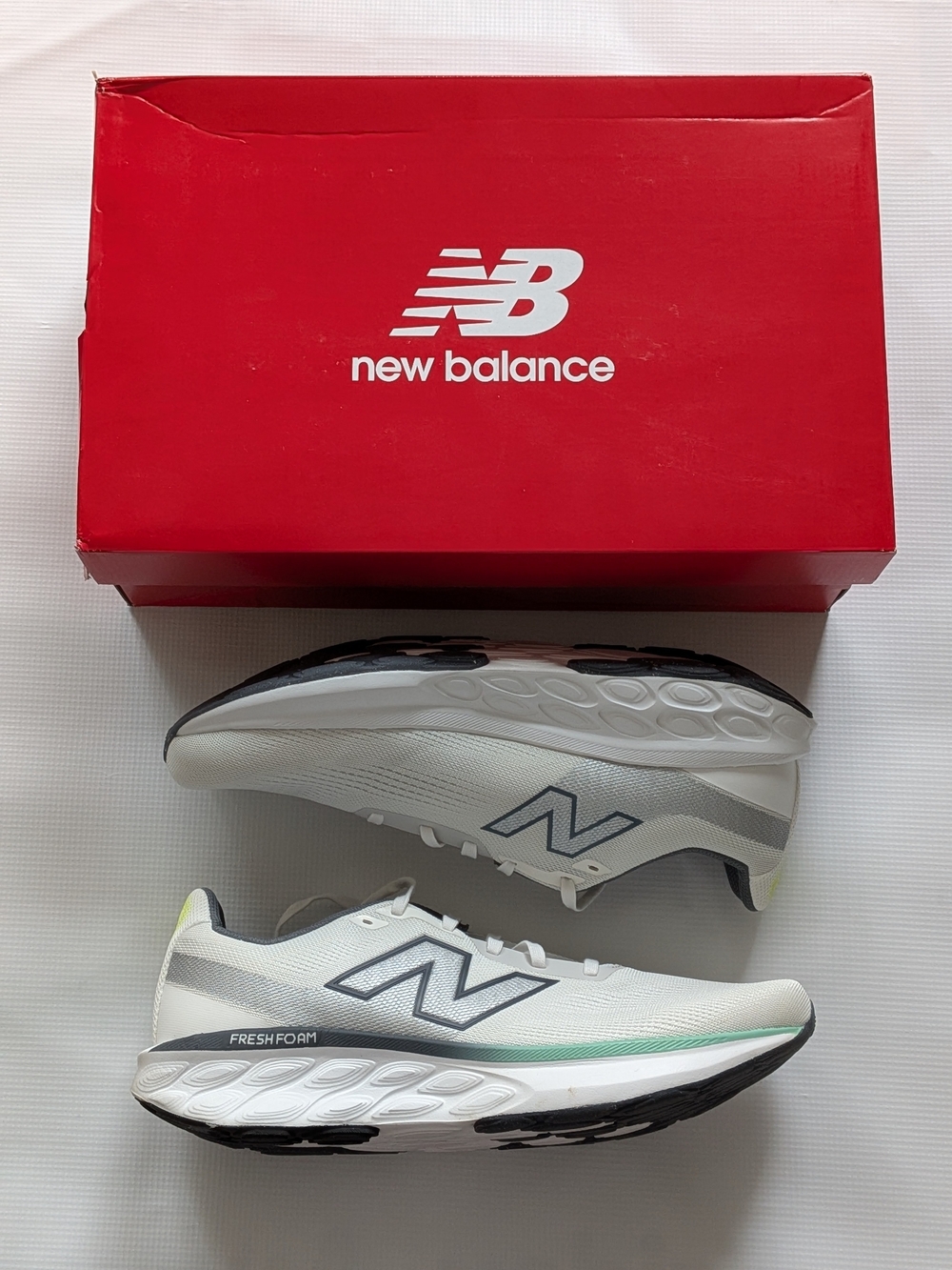 New Balance 520 V9 Men's White Fresh Foam Running Shoes